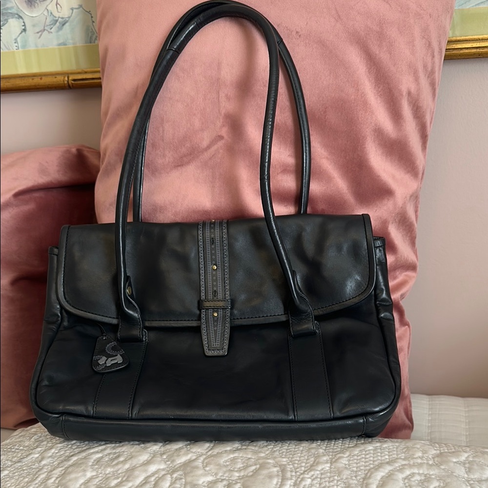 RADLEY LONDON Black Leather Bag w/magnetic closure, front & back pockets